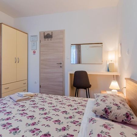 Room Laudina Cres Bagian luar foto