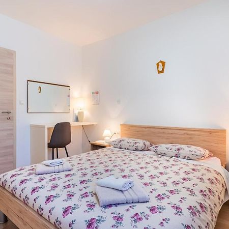 Room Laudina Cres Bagian luar foto