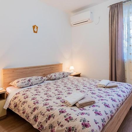 Room Laudina Cres Bagian luar foto