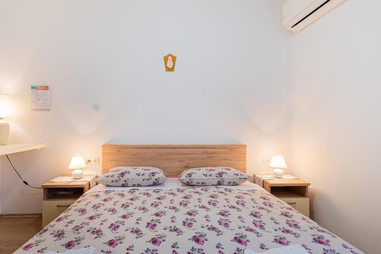 Room Laudina Cres Bagian luar foto